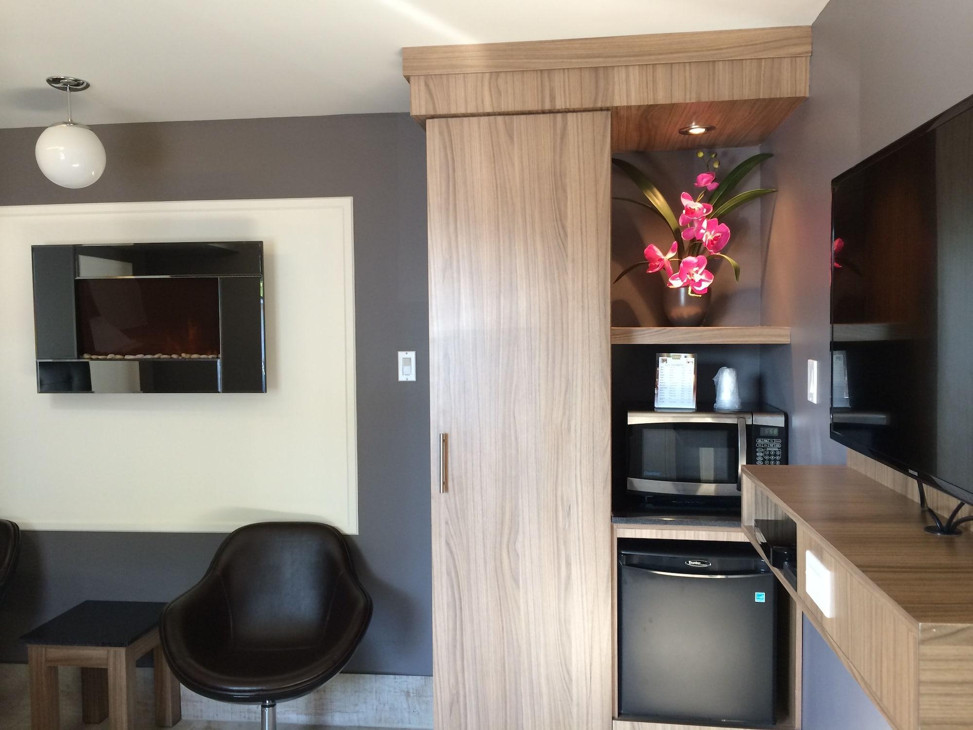 Olux Hotel-Motel-Suites Лаваль Екстер'єр фото