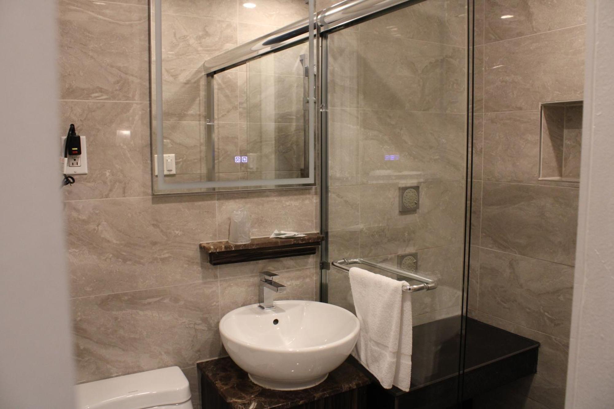 Olux Hotel-Motel-Suites Лаваль Екстер'єр фото