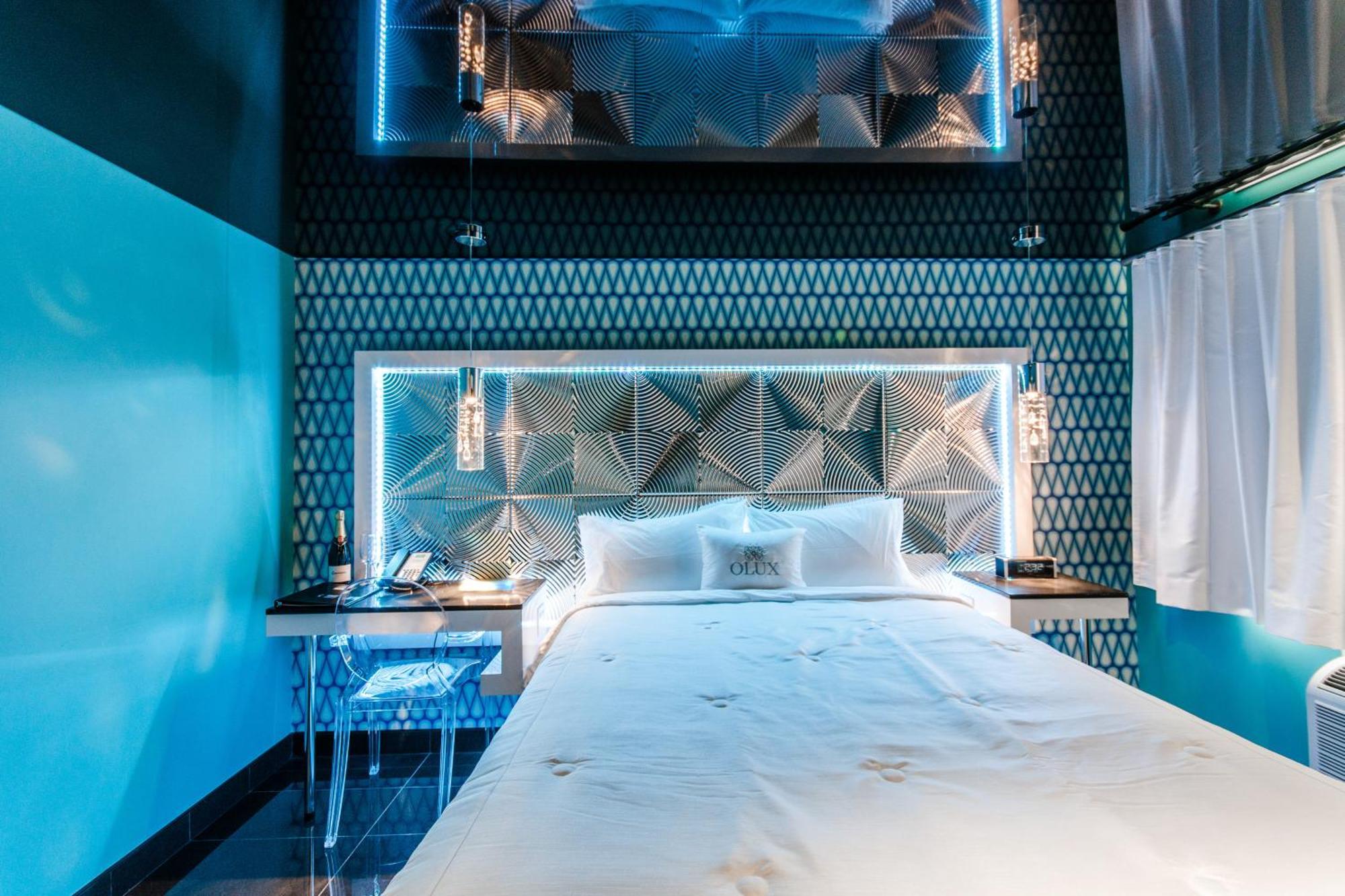 Olux Hotel-Motel-Suites Лаваль Екстер'єр фото