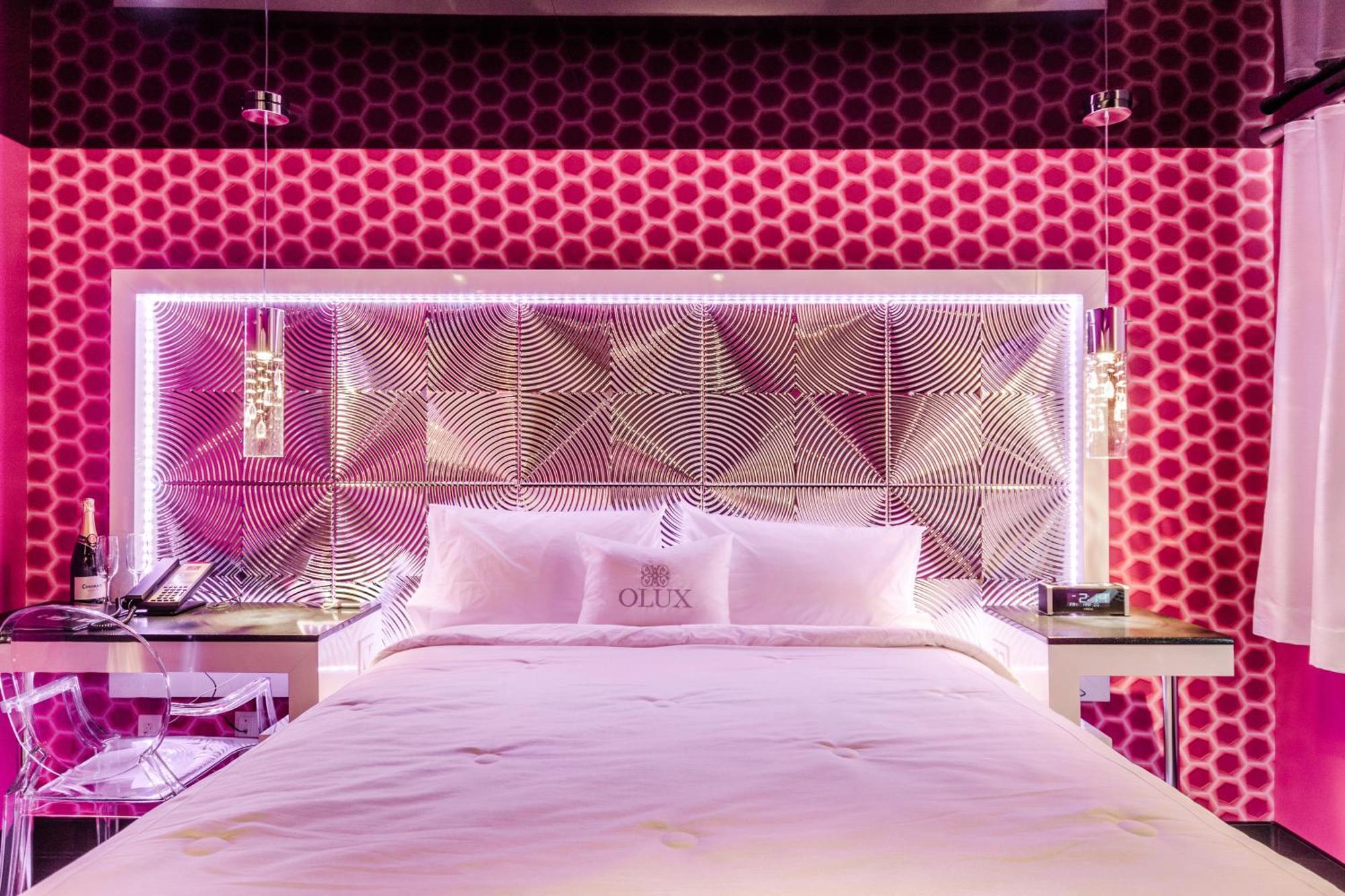 Olux Hotel-Motel-Suites Лаваль Екстер'єр фото